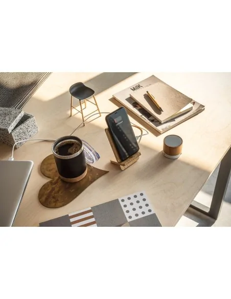 Ασύρματος φορτιστής και θήκη smartphone από μπαμπού